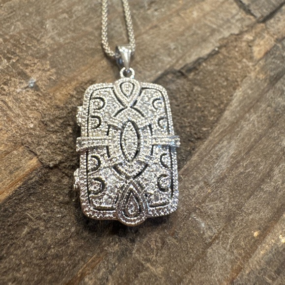 Vintage Sterling Silver Locket Pendant Necklace - Picture 3 of 7